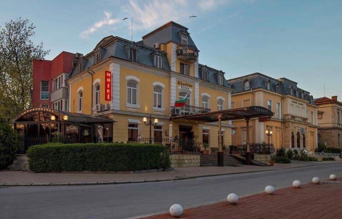 Hotel Charlino Plaza à Ruse Extérieur photo