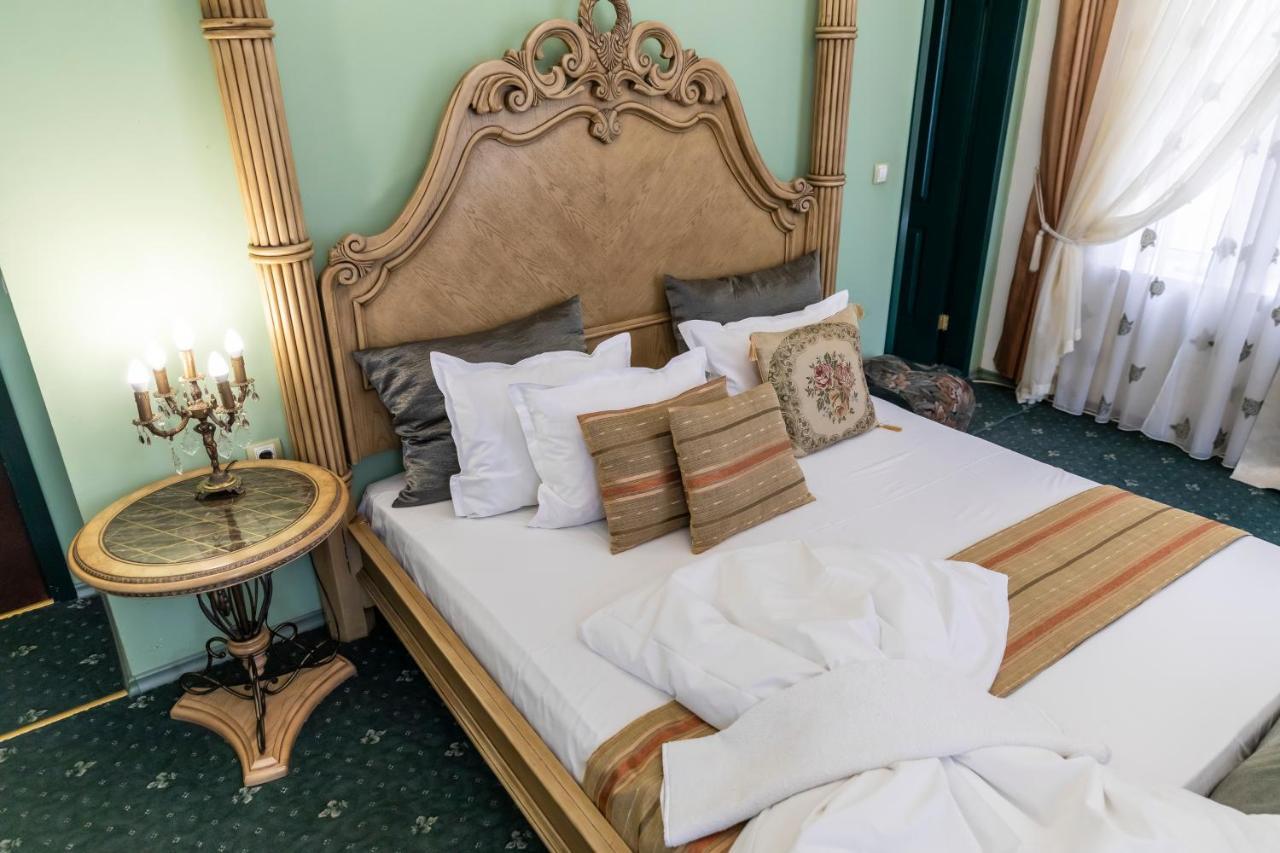 Hotel Charlino Plaza à Ruse Extérieur photo